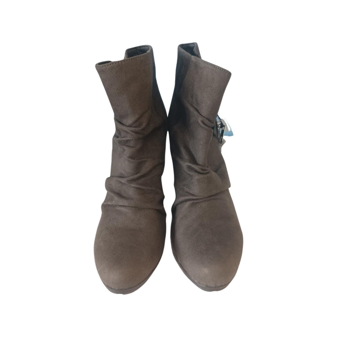 White Mountain Gray Tangela Boots, Size 11