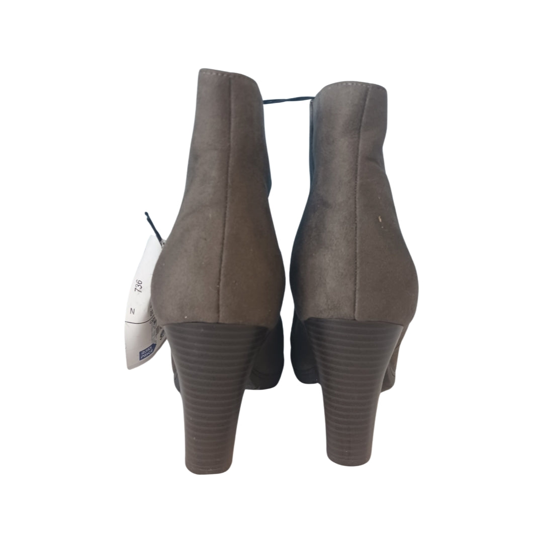White Mountain Gray Tangela Boots, Size 11