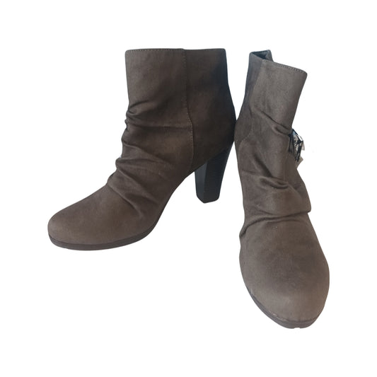 White Mountain Gray Tangela Boots, Size 11